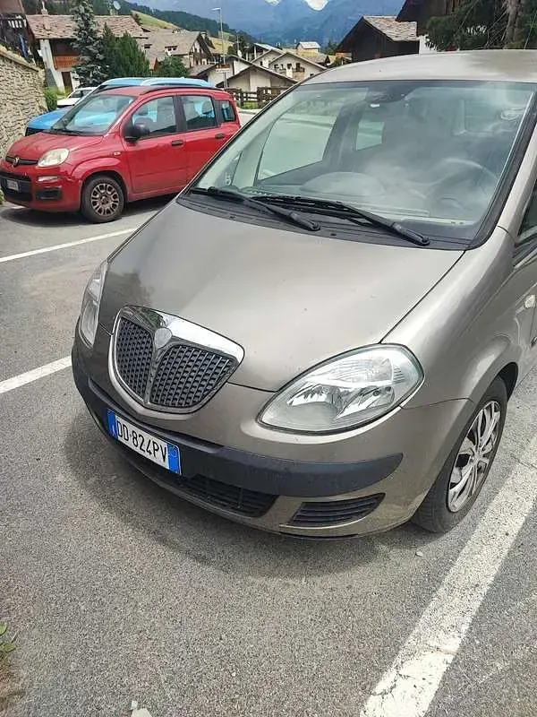 Usata Lancia Musa 69 CV (50 kW) 2006 Marrone Monovolume