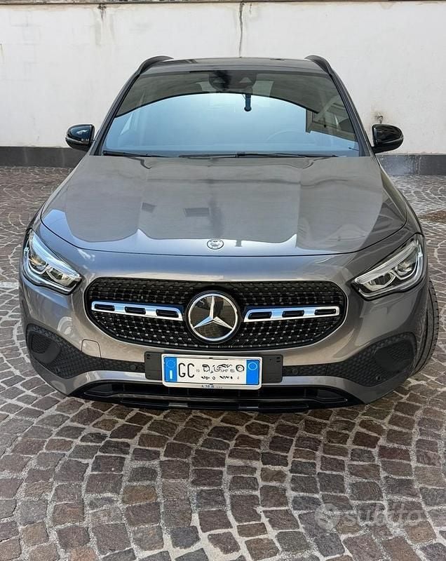 Grigio Usata 2020 Mercedes GLA250 SUV | 33.900 € (Buon prezzo) - Immagine 1/4