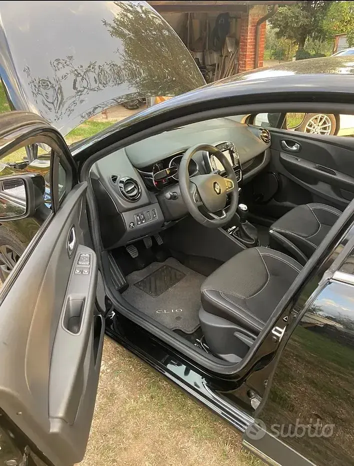 Usata Renault Clio 90 CV (66 kW) 2017 Nero Utilitaria