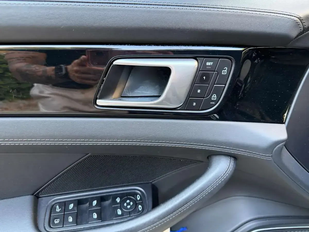 Usata Porsche Panamera 4 E-Hybrid Platinum Edition 330 CV (242 kW) 2022 Grigio vulcano metallizzato Utilitaria