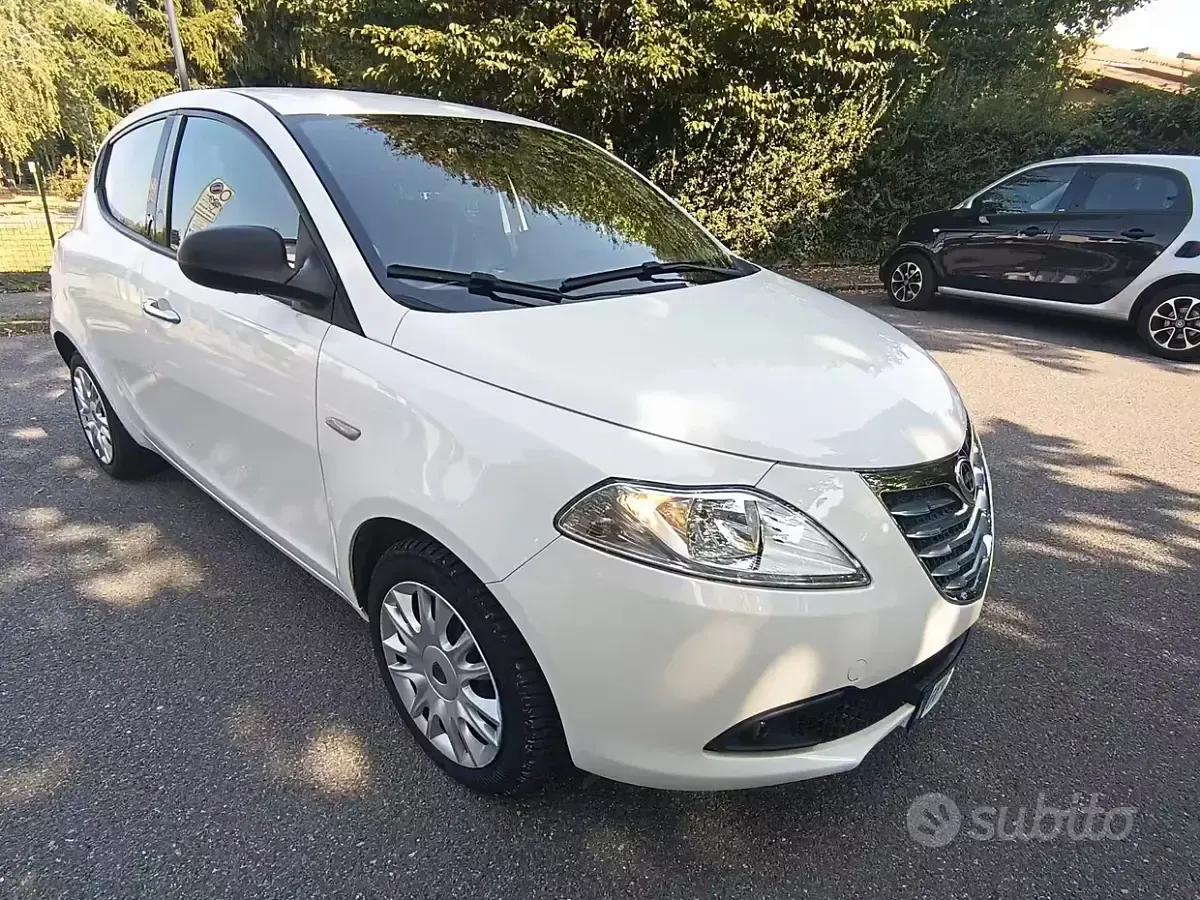 Usata Lancia Ypsilon Silver 69 CV (50 kW) 2016 Bianco Utilitaria