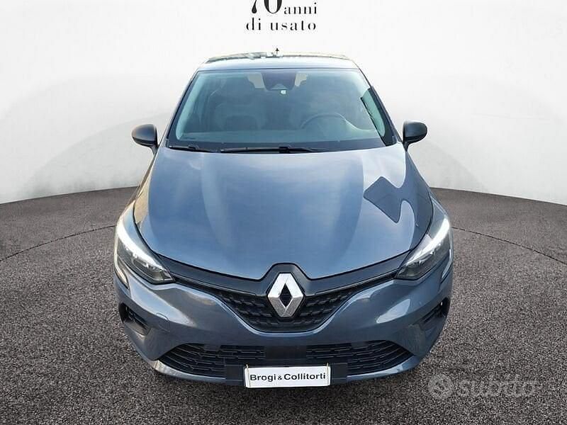 Używany Renault Clio V Life 91 KM (66 kW) 2022 Szary Sedan/Limuzyna