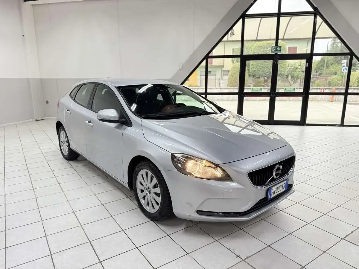 Usata Volvo V40 Inscription 120 CV (88 kW) 2018 Grigio Berlina