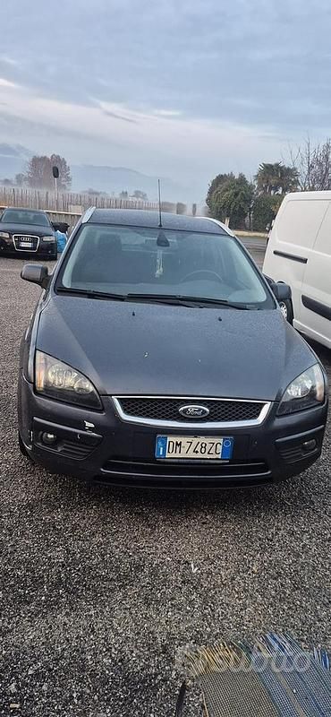 Grigio Usata 2008 Ford Focus Station wagon | 1250 € (Super prezzo) - Immagine 1/4