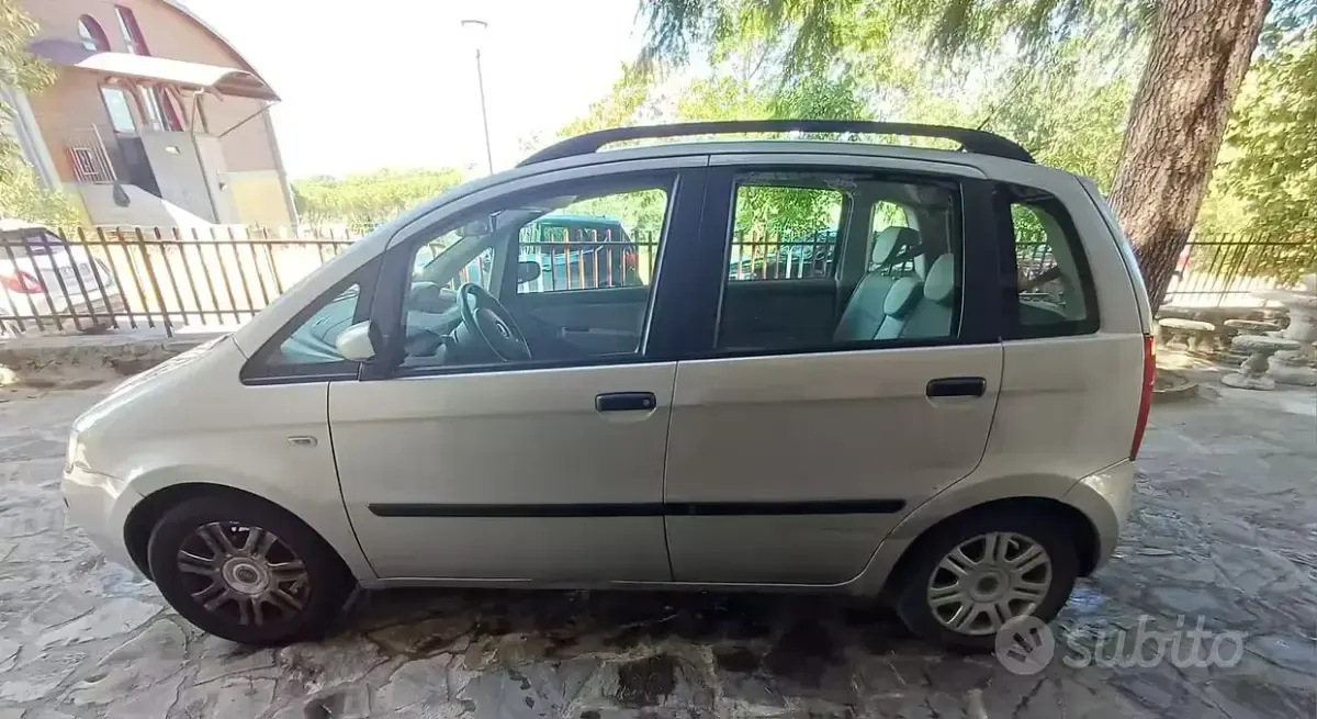 Usata Fiat Idea 95 CV (69 kW) 2005 Grigio Monovolume