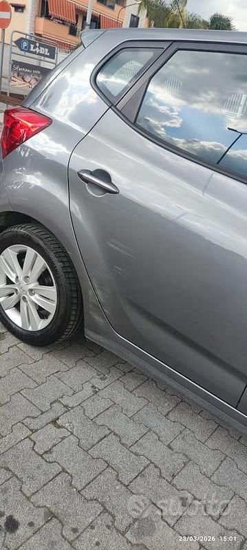 Usata Hyundai ix20 90 CV (66 kW) 2013 Grigio Utilitaria