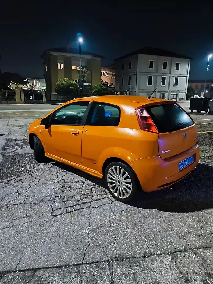 Usata Fiat Grande Punto 95 CV (69 kW) 2007 Arancione Utilitaria