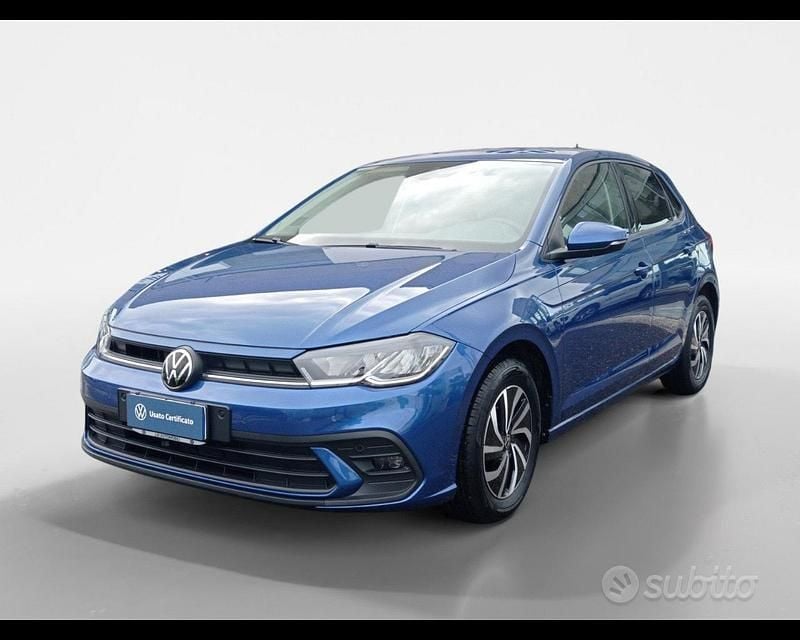 Blu ravenna Usata 2023 VW Polo Life Tre volumi | 17.900 € (Buon prezzo) - Immagine 1/4