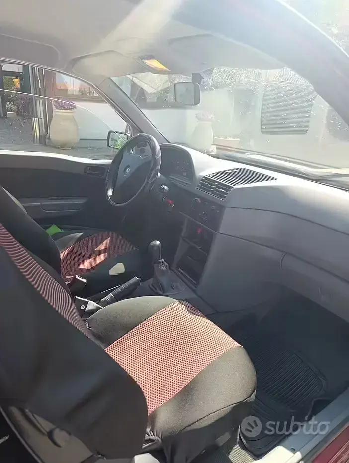 Usata Alfa Romeo 145 90 CV (66 kW) 1995 Utilitaria