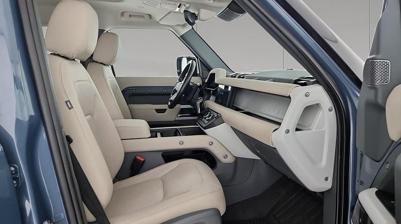 Usata Land Rover Defender SE 200 CV (147 kW) 2024 Tasman blue SUV