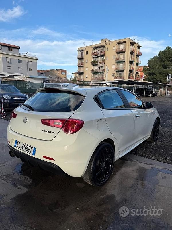 Usata Alfa Romeo Giulietta 105 CV (77 kW) 2012 Bianco Utilitaria