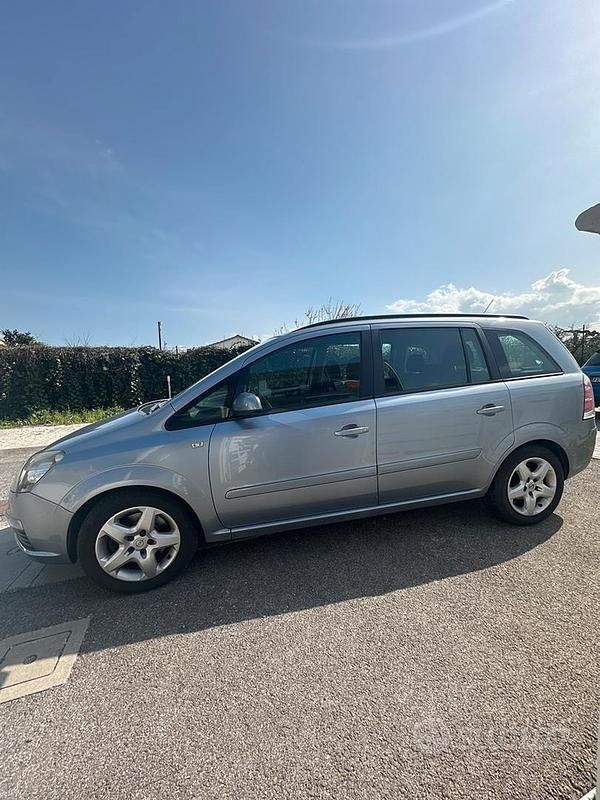 Usata Opel Zafira Enjoy 120 CV (88 kW) 2007 Grigio Monovolume
