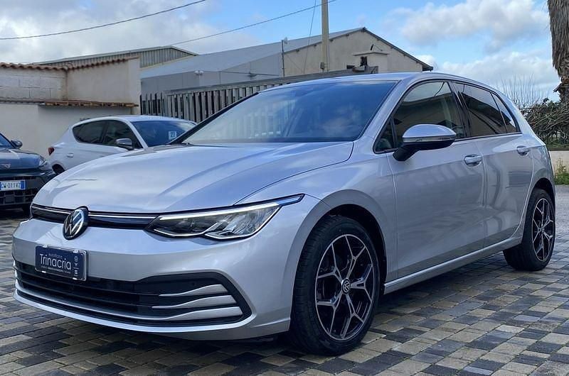 Usata VW Golf VIII Life 116 CV (85 kW) 2021 Argento Berlina