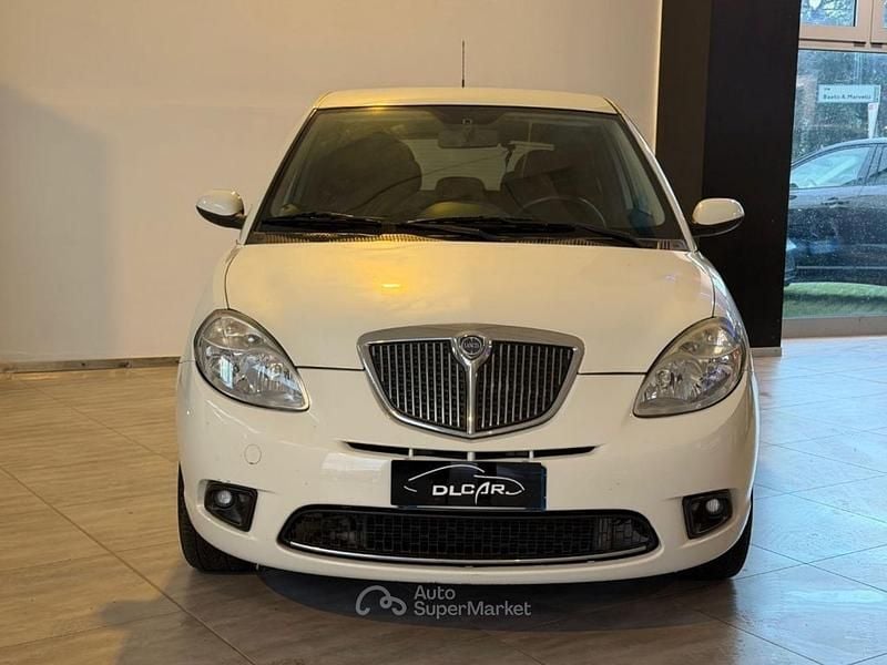 Usata Lancia Ypsilon 69 CV (50 kW) 2009 Bianco Utilitaria