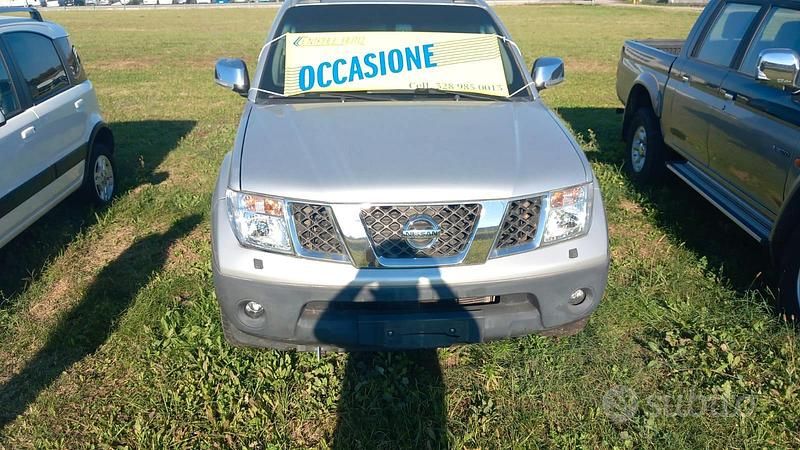 Usata Nissan Navara 190 CV (139 kW) 2005 Grigio Pick-up