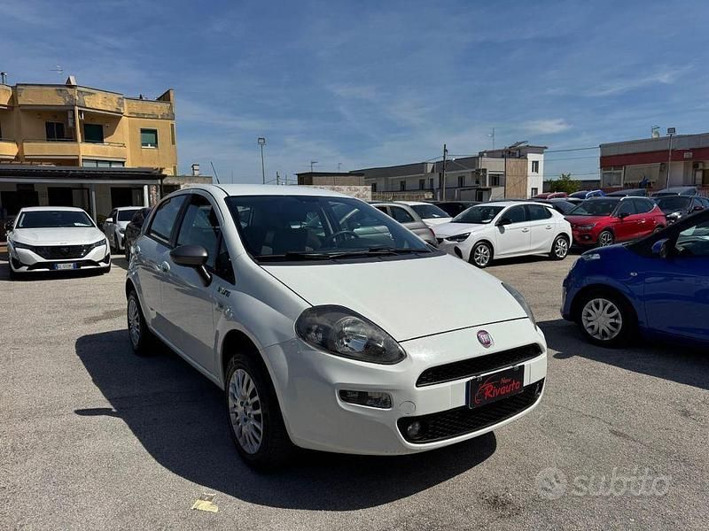 Usata Fiat Punto Street 77 CV (56 kW) 2014 Bianco Utilitaria
