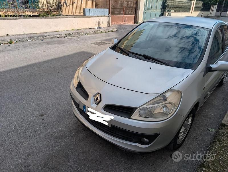 Usata Renault Clio II 75 CV (55 kW) 2008 Grigio Berlina
