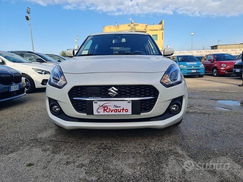 Bianco Usata 2022 Suzuki Swift Tre volumi | 14.990 € (Buon prezzo) - Immagine 1/4