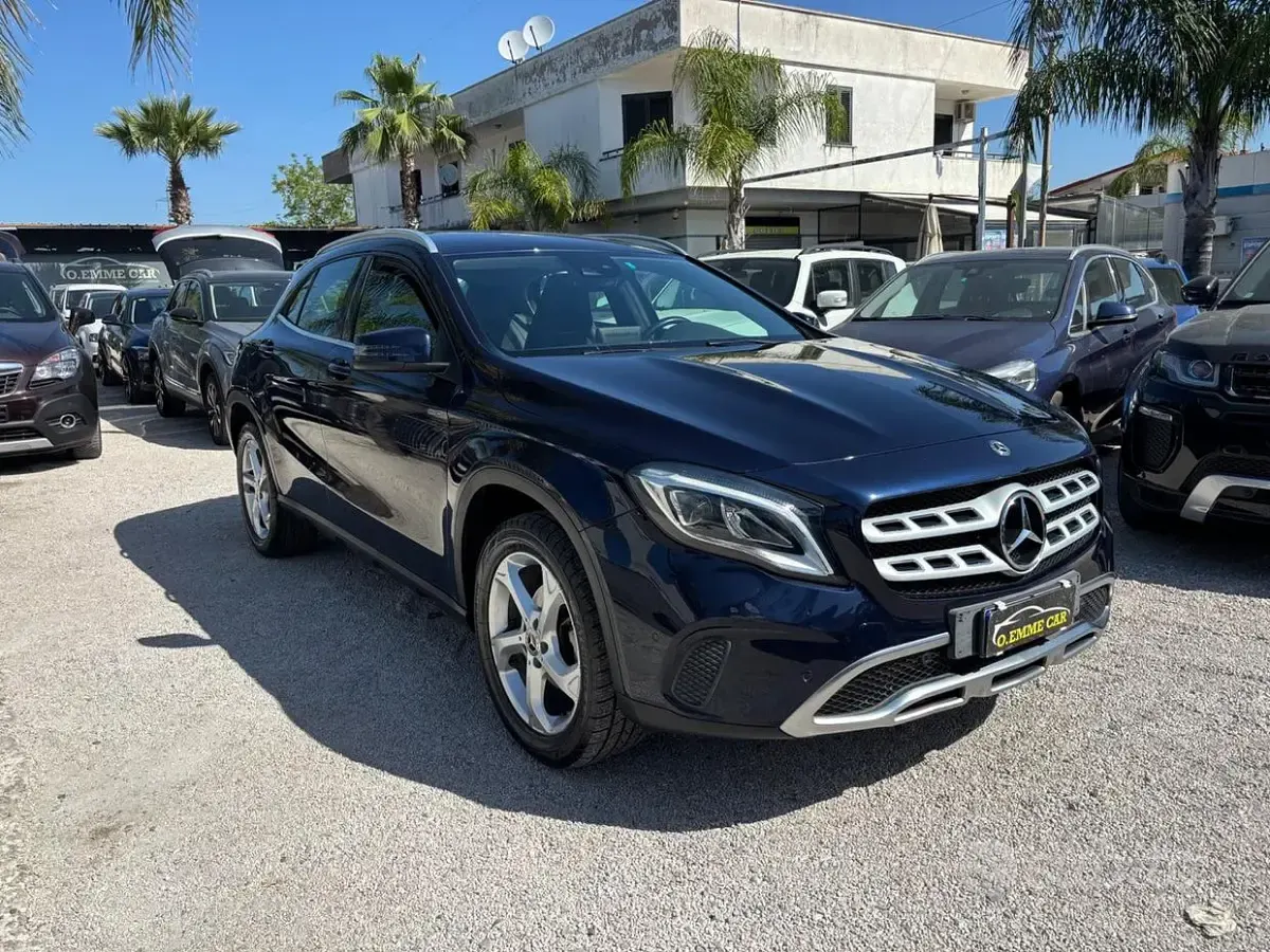 Usata Mercedes GLA200 Premium 136 CV (100 kW) 2018 Blu SUV