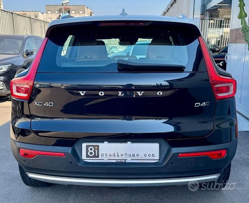Usata Volvo XC40 Momentum 190 CV (139 kW) 2018 Nero SUV