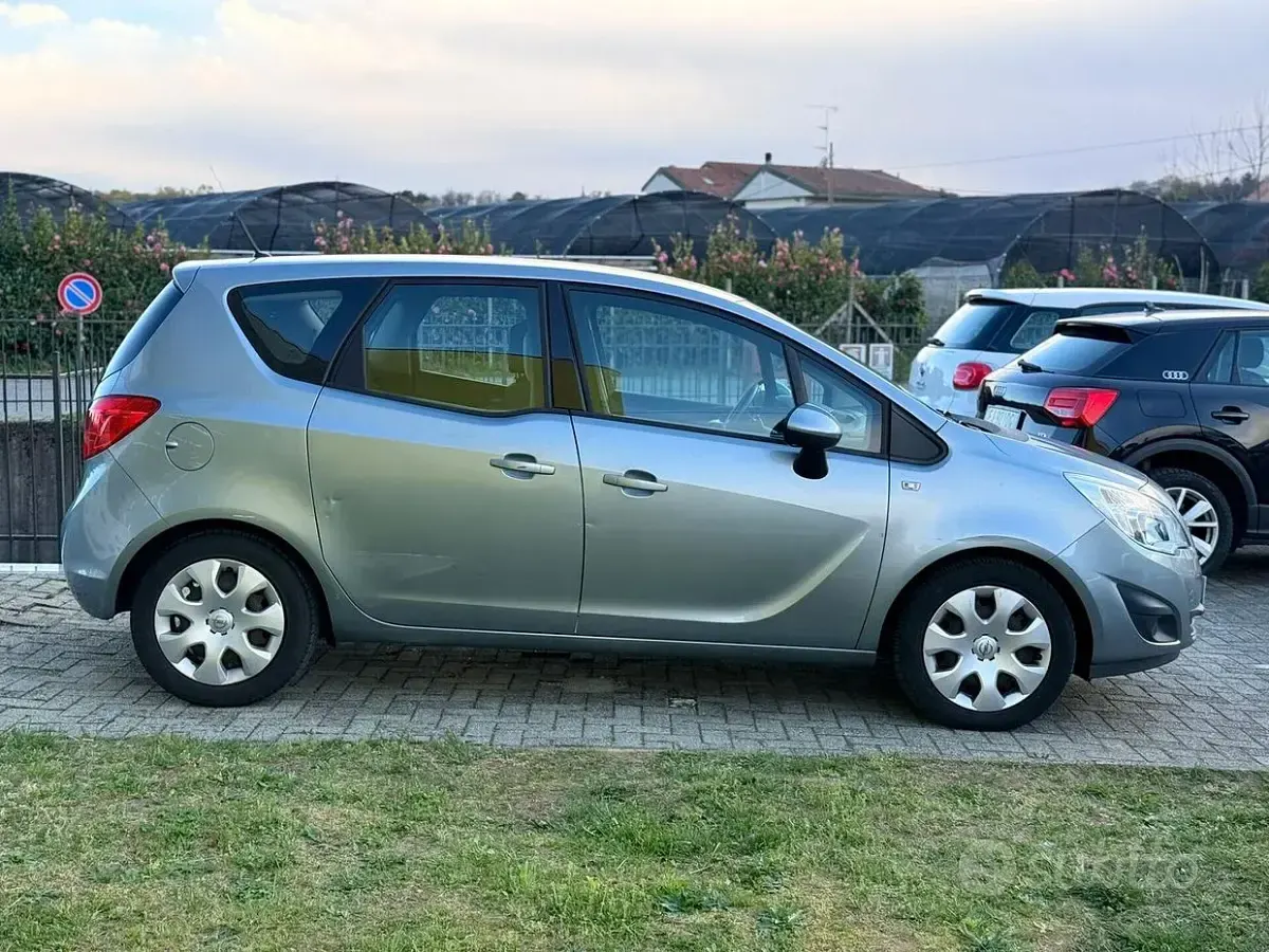 Usata Opel Meriva Cosmo 101 CV (74 kW) 2014 Grigio Monovolume