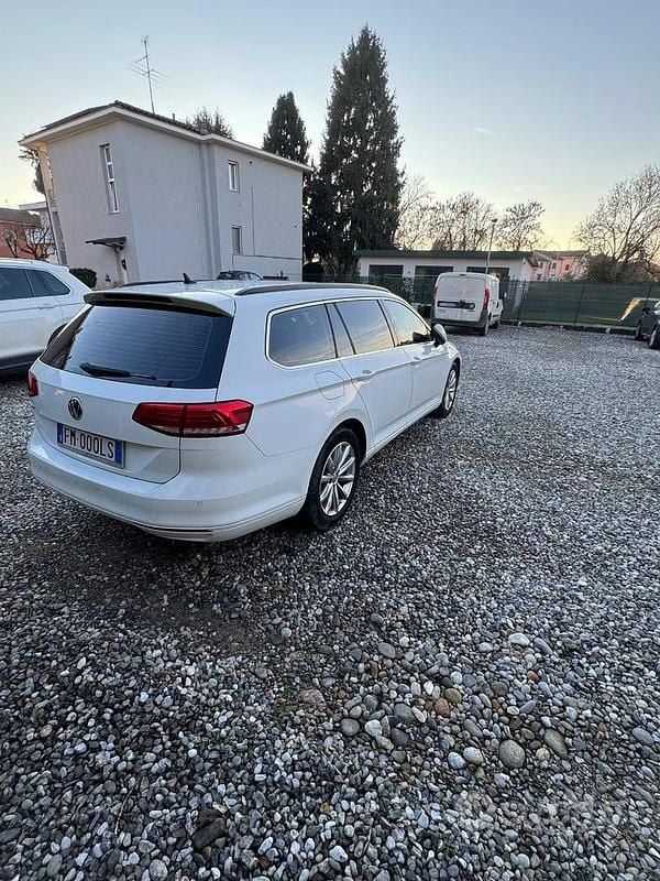 Usata VW Passat Business 120 CV (88 kW) 2018 Bianco Station wagon