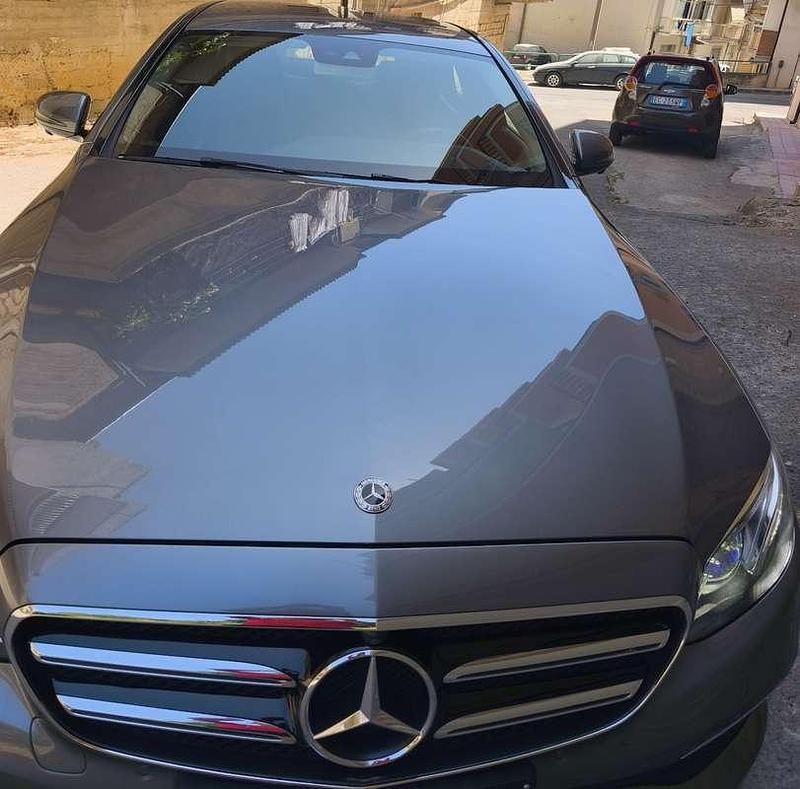 Usata 2019 Mercedes E200 Tre volumi | 29.000 € (Buon prezzo) - Immagine 1/4