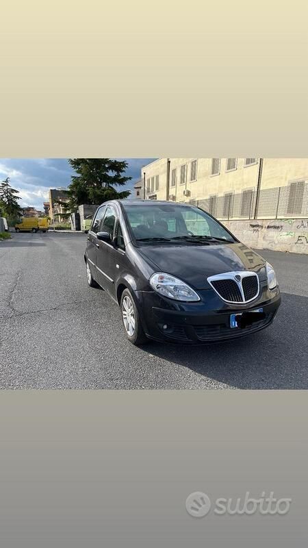 Usata Lancia Musa 90 CV (66 kW) 2006 Marrone Monovolume