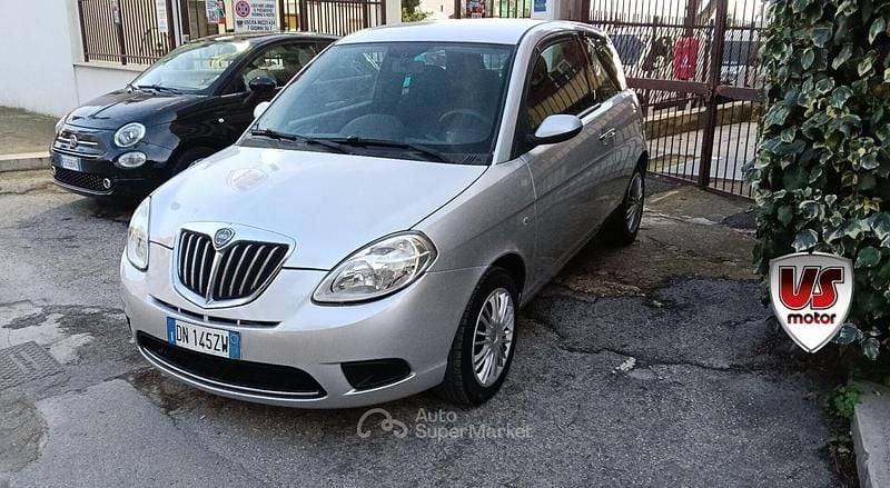 Usata Lancia Ypsilon 75 CV (55 kW) 2008 Argento Utilitaria
