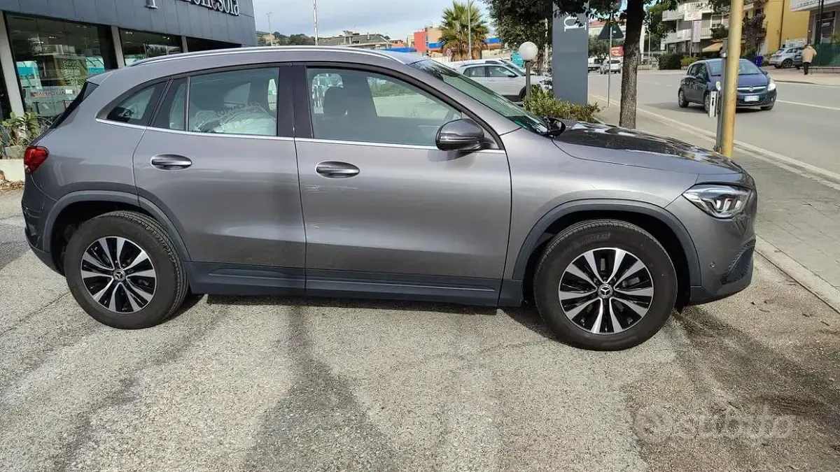 Begagnad Mercedes GLA180 Style 116 HK (85 kW) 2022 Grå SUV