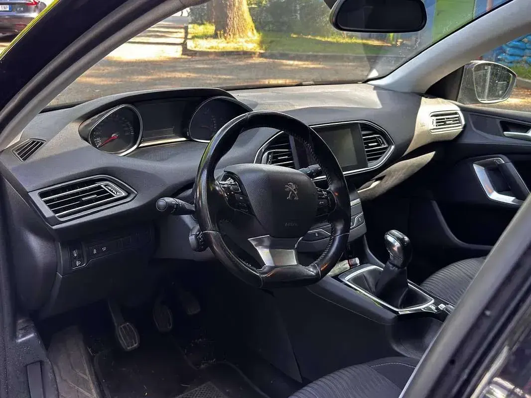 Usata Peugeot 308 Access 99 CV (72 kW) 2022 Blu/azzurro Berlina