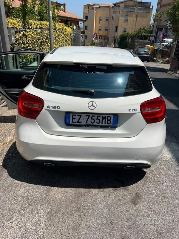 Usata Mercedes A180 109 CV (80 kW) 2015 Bianco Utilitaria