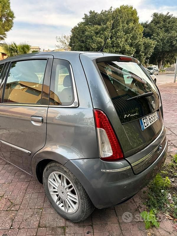 Usata Lancia Musa 97 CV (71 kW) 2010 Grigio Monovolume
