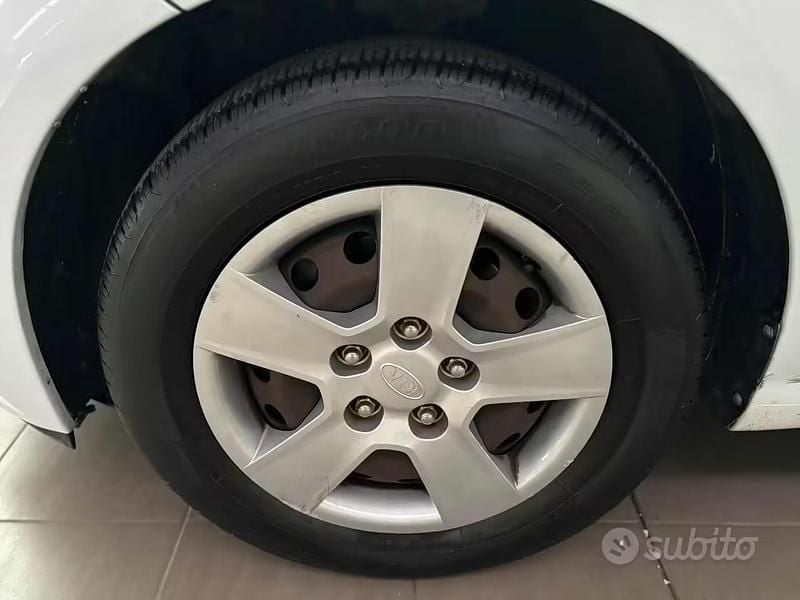 Begagnad Kia Venga Active 90 HK (66 kW) 2019 Vit Halvkombi