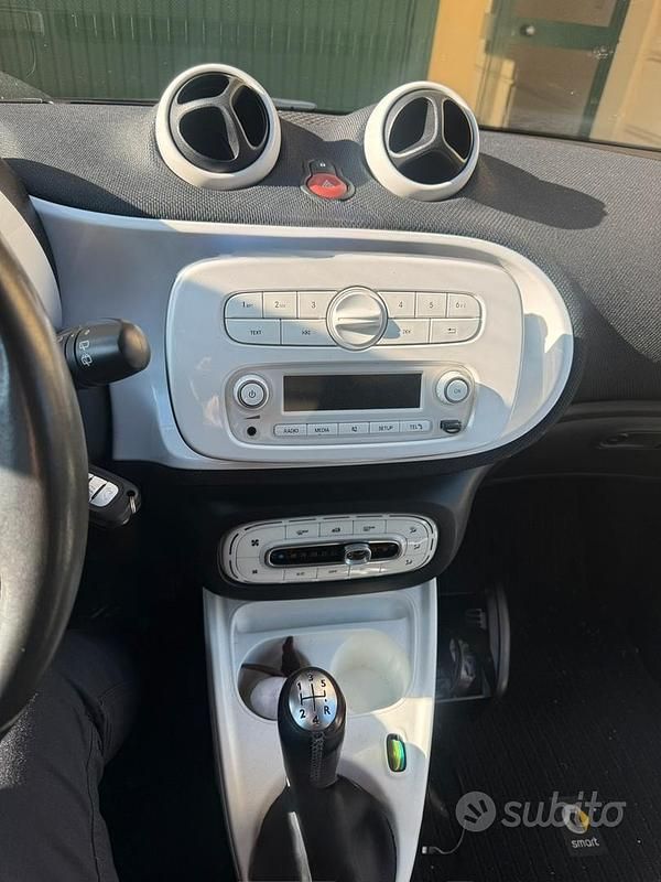 Usata Smart ForFour 75 CV (55 kW) 2016 Bianco Utilitaria