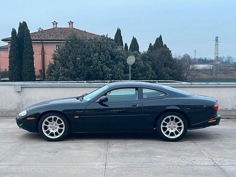 Usata Jaguar XKR 363 CV (266 kW) 1999 Nero Coupé