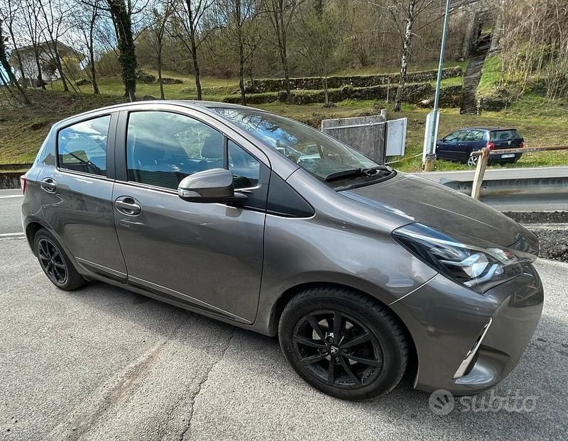 Usata Toyota Yaris 2018 Marrone Utilitaria