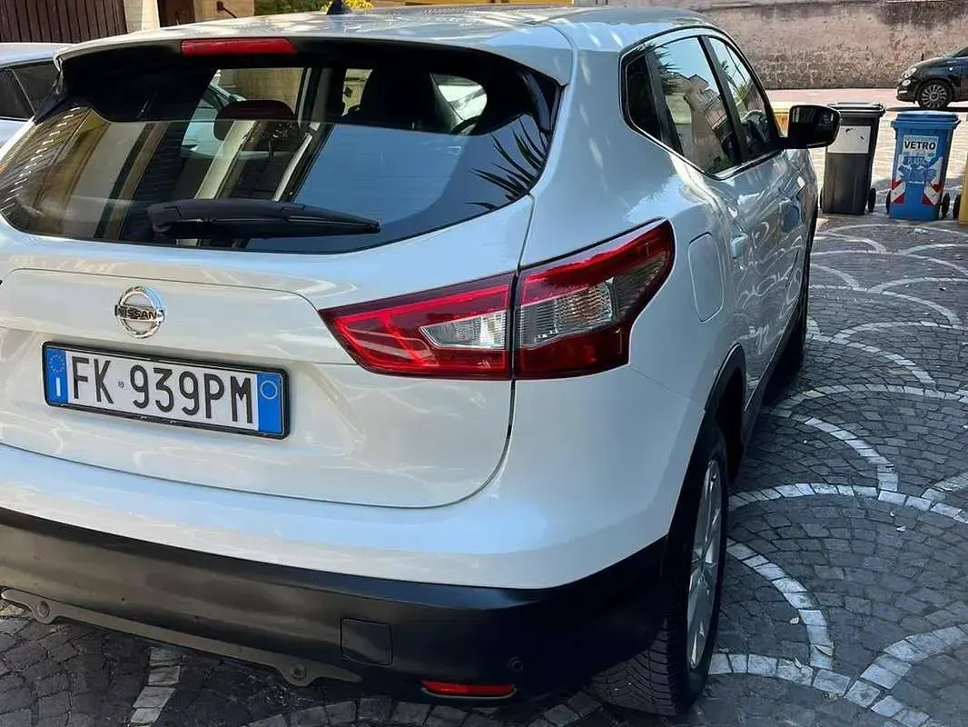 Usata Nissan Qashqai Acenta 110 CV (80 kW) 2017 Bianco SUV