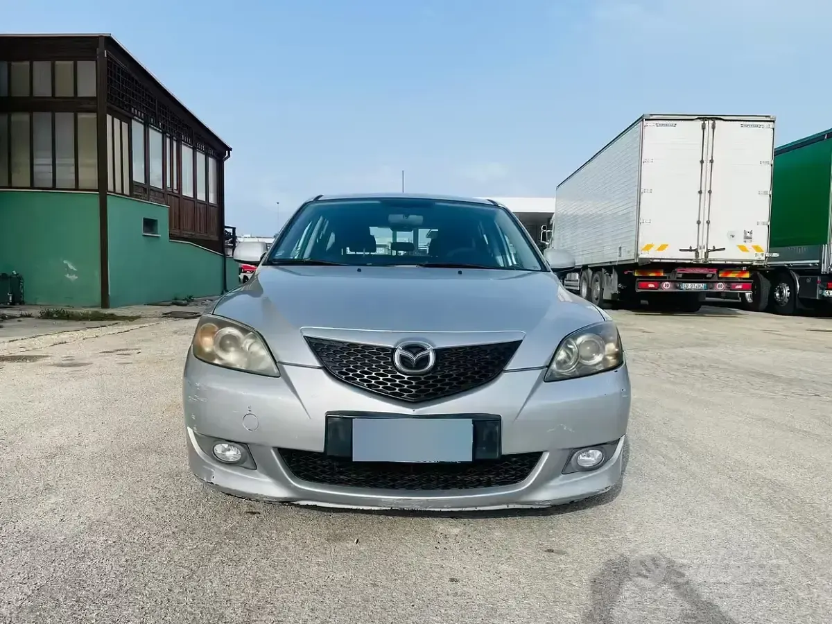 Usata Mazda 3 105 CV (77 kW) 2005 Grigio Berlina