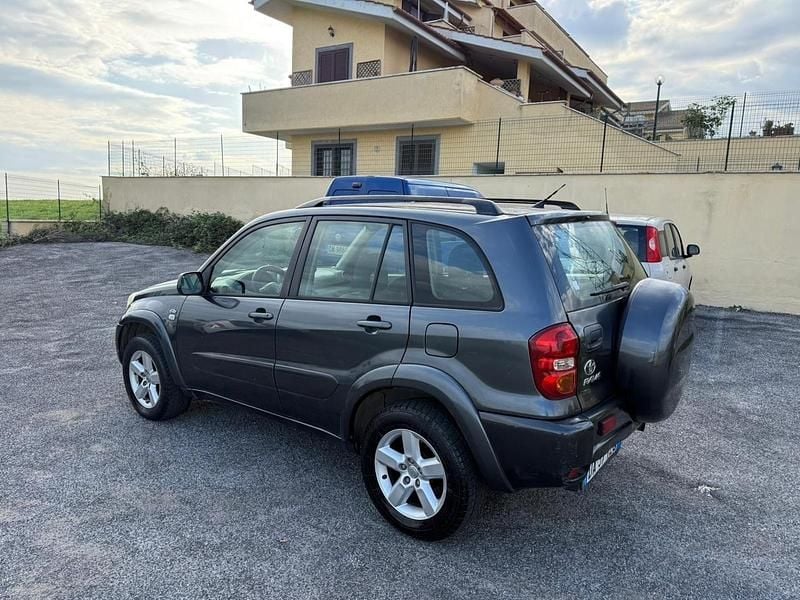 Usata Toyota RAV4 115 CV (84 kW) 2005 Argento SUV