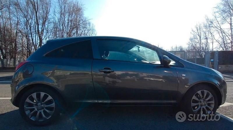 Usata Opel Corsa 85 CV (62 kW) 2010 Grigio Utilitaria