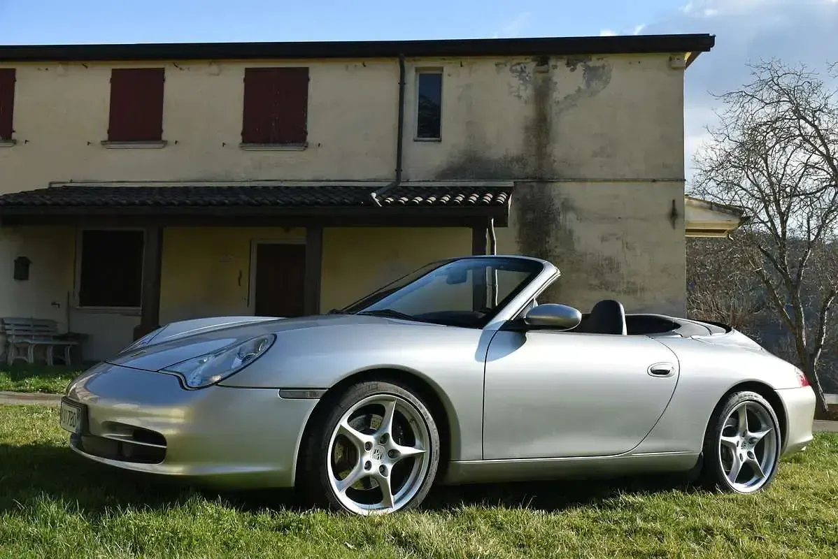 Usata Porsche 996 320 CV (235 kW) 2002 Argento Cabrio
