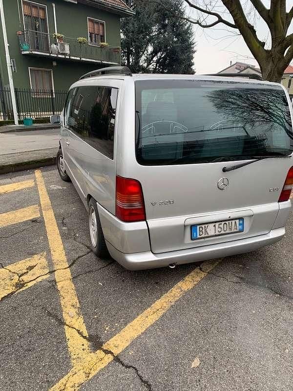 Usata Mercedes V220 122 CV (89 kW) 2000 Argento Monovolume