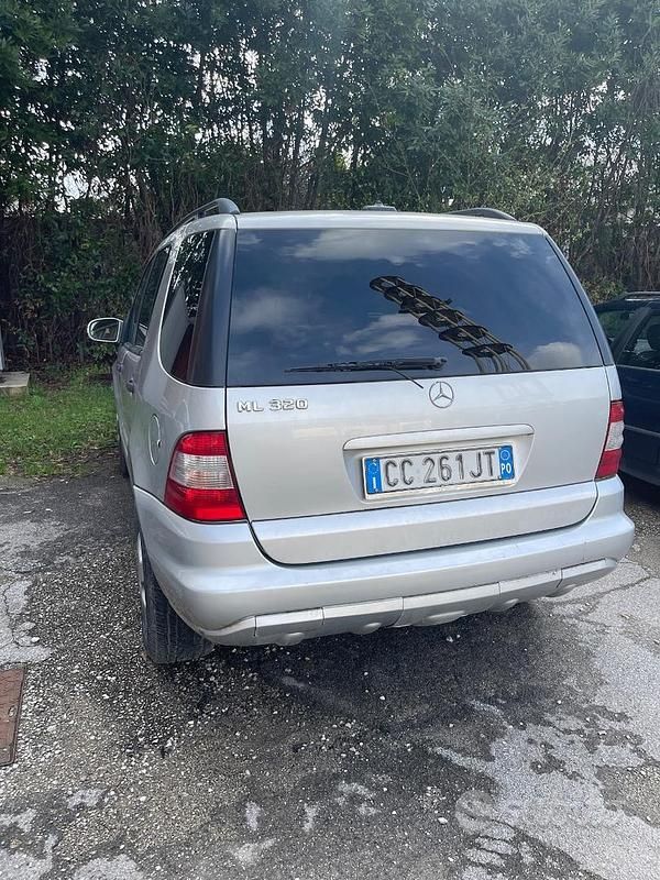 Usata Mercedes ML320 224 CV (164 kW) 2002 Grigio SUV