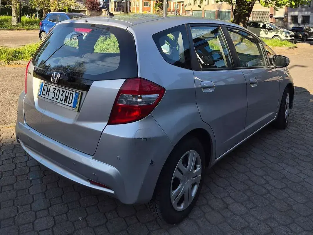 Usata Honda Jazz Trend 90 CV (66 kW) 2011 Argento Utilitaria