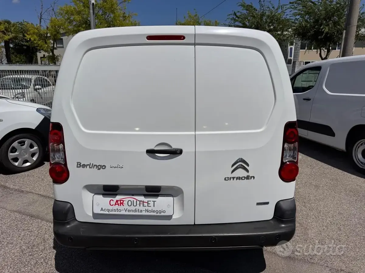 Usata Citroën Berlingo 101 CV (74 kW) 2016 Bianco Monovolume