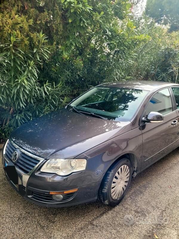 Usata VW Passat 105 CV (77 kW) 2006 Marrone Berlina