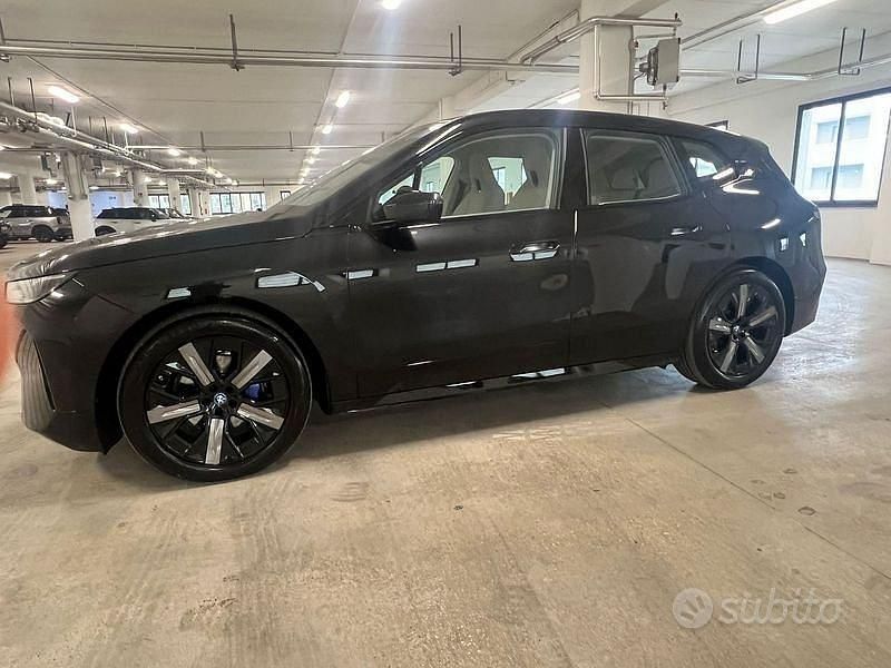 Usata BMW iX Comfort Edition 384 kW (523 CV) 2025 Nero SUV