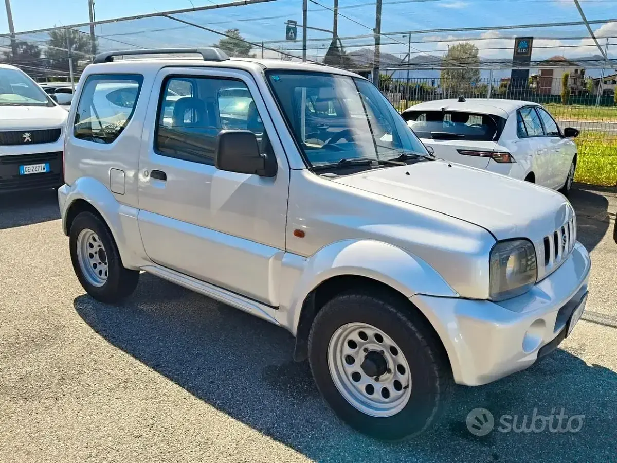 Usata Suzuki Jimny 82 CV (60 kW) 2001 Grigio SUV