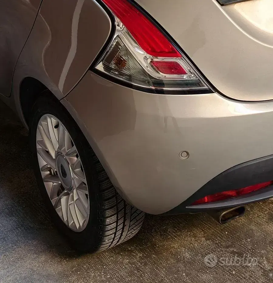 Usata Lancia Ypsilon Gold 69 CV (50 kW) 2015 Utilitaria